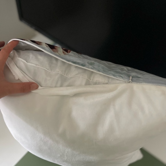 COPY - Winter cabin decorative feather pillow - Picture 3 of 3